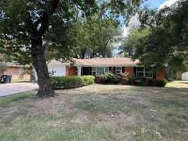 featured image of 1915 Fairfax Dr