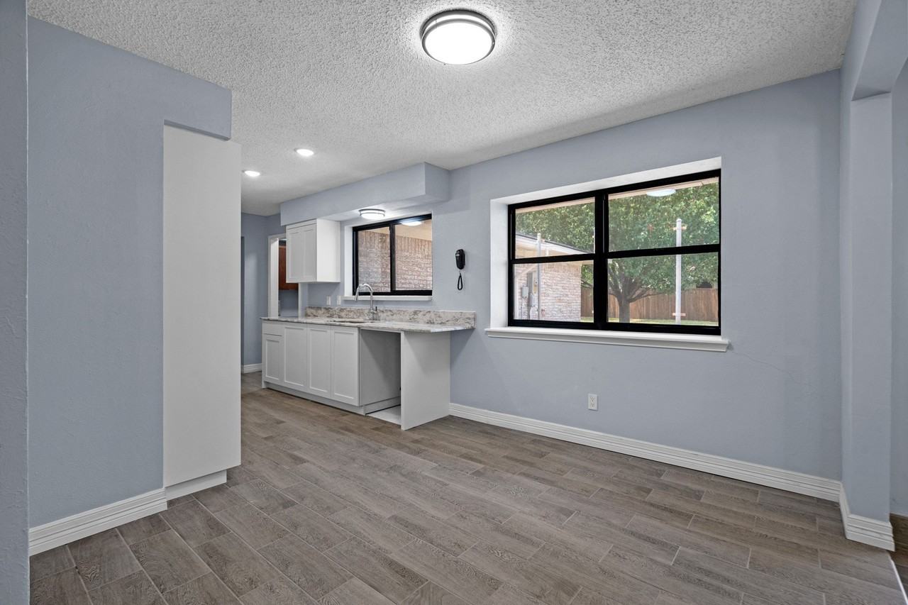 1801 Ridgecrest Dr - Photo 5 of 16