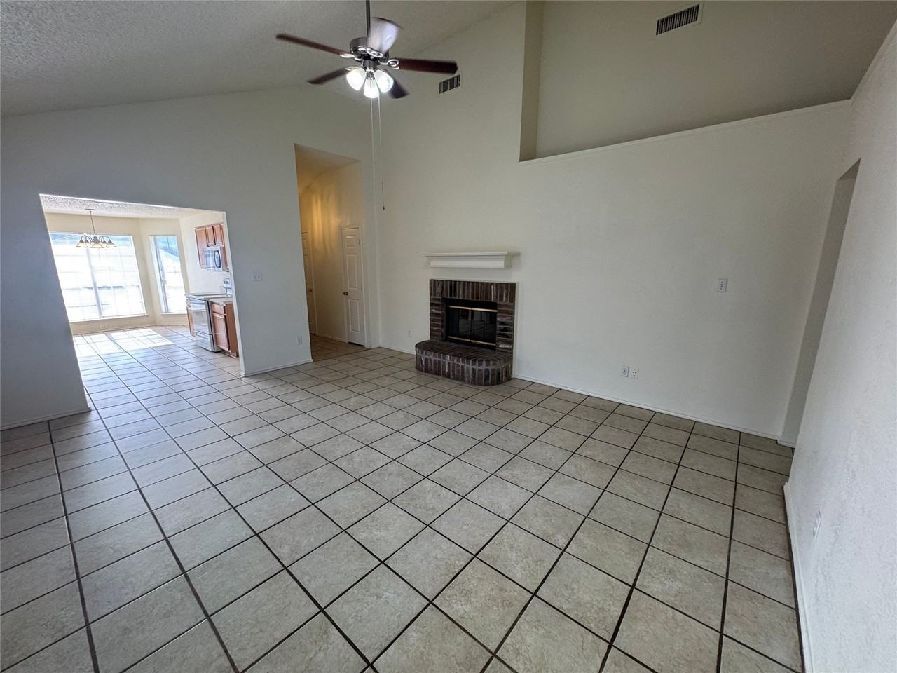 8045 Cannonwood Dr - Photo 4 of 20