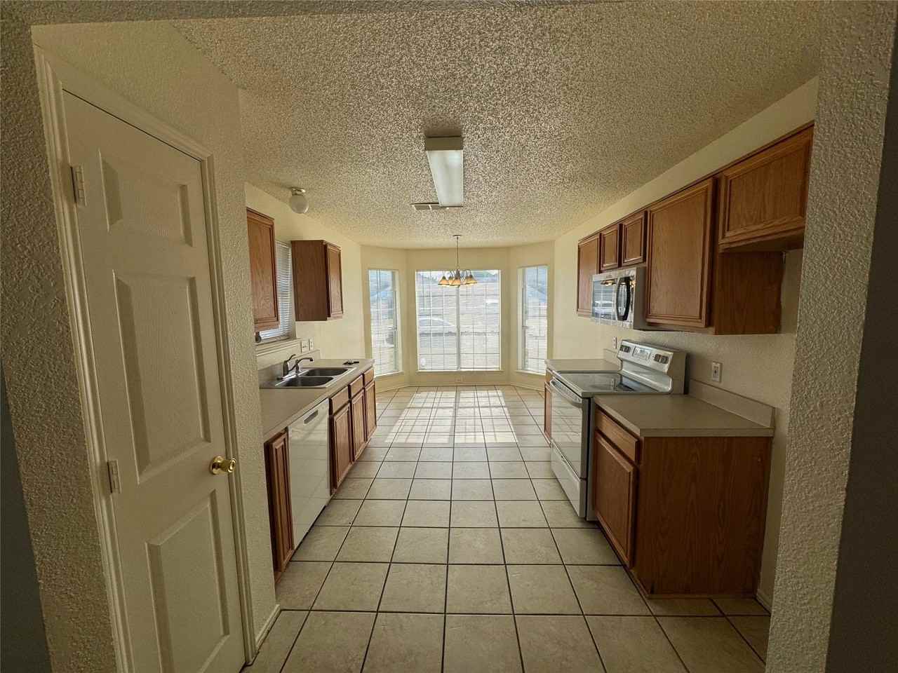 8045 Cannonwood Dr - Photo 7 of 20