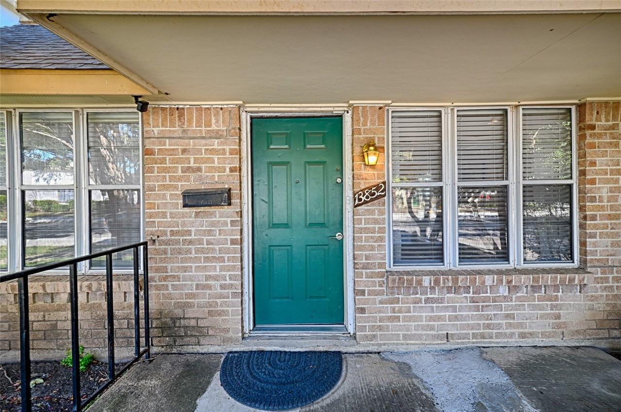 13852 Brookgreen Dr - Photo 3 of 29