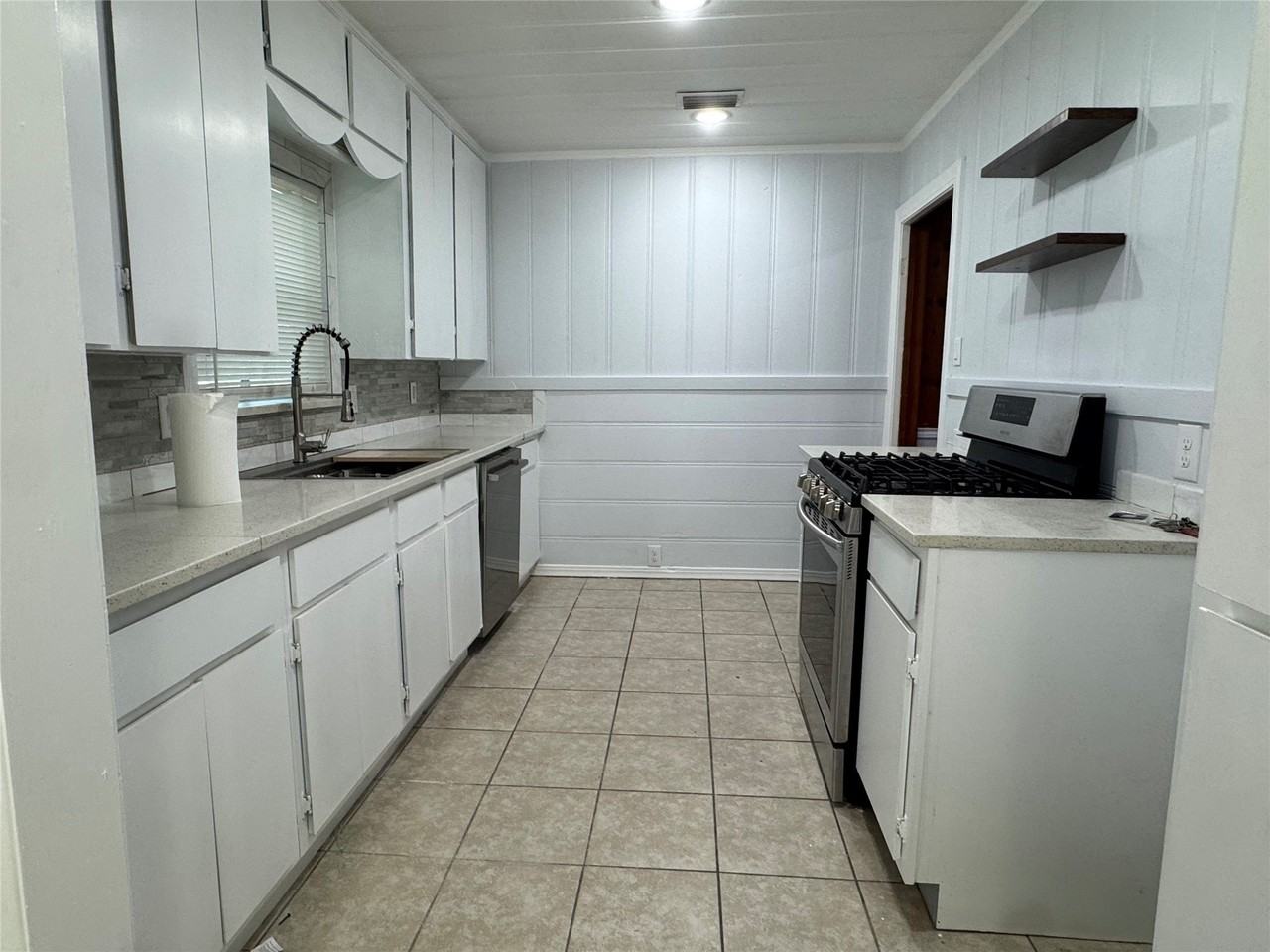 8105 White Settlement Rd - Photo 2 of 19