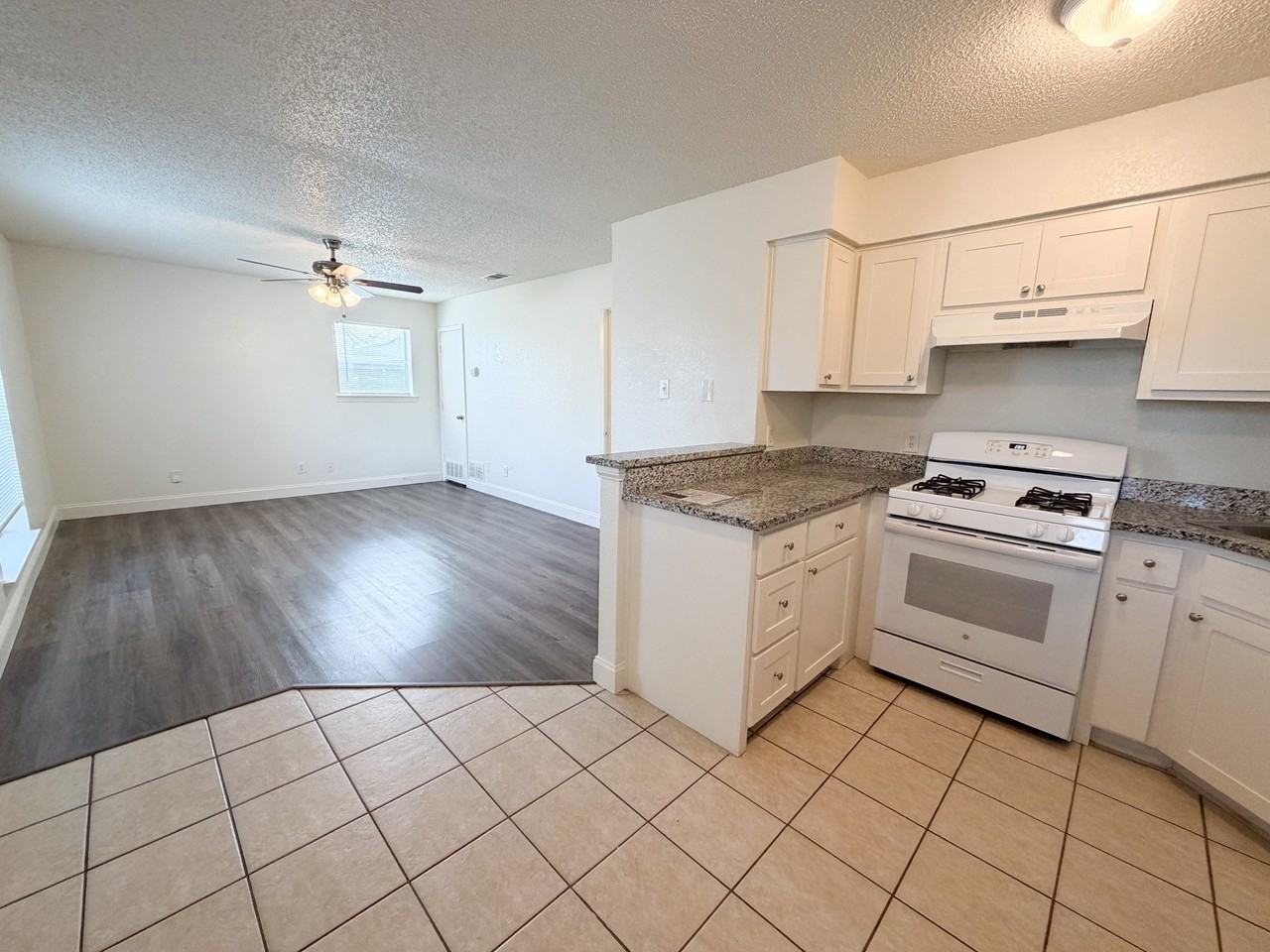 604 Walter Stephenson Rd #B - Photo 6 of 12