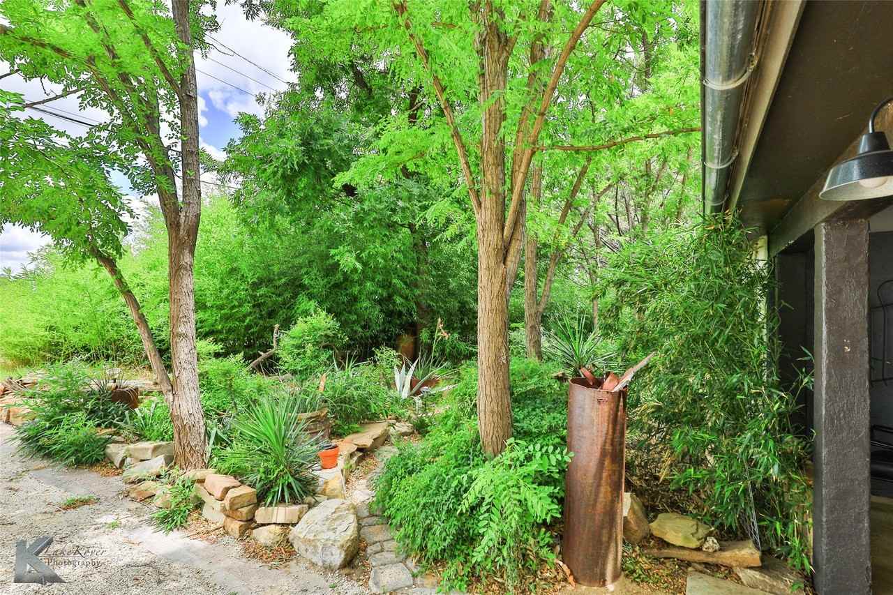 609 Sunset Dr - Photo 2 of 33