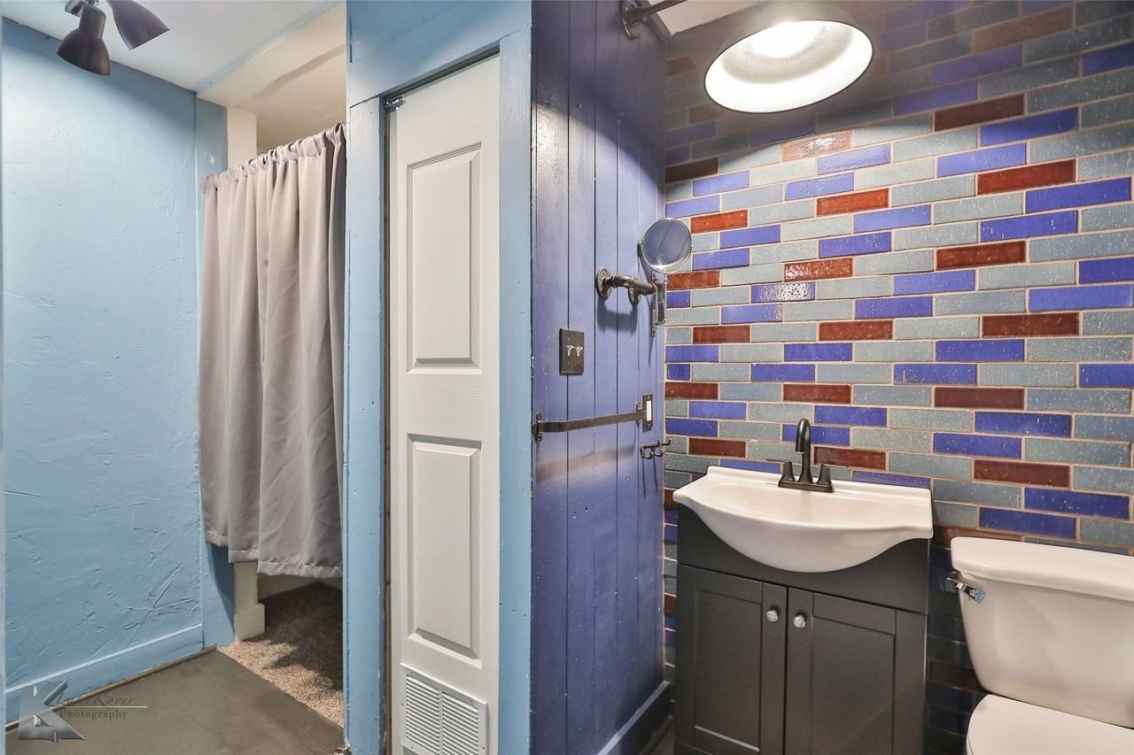 609 Sunset Dr - Photo 4 of 33