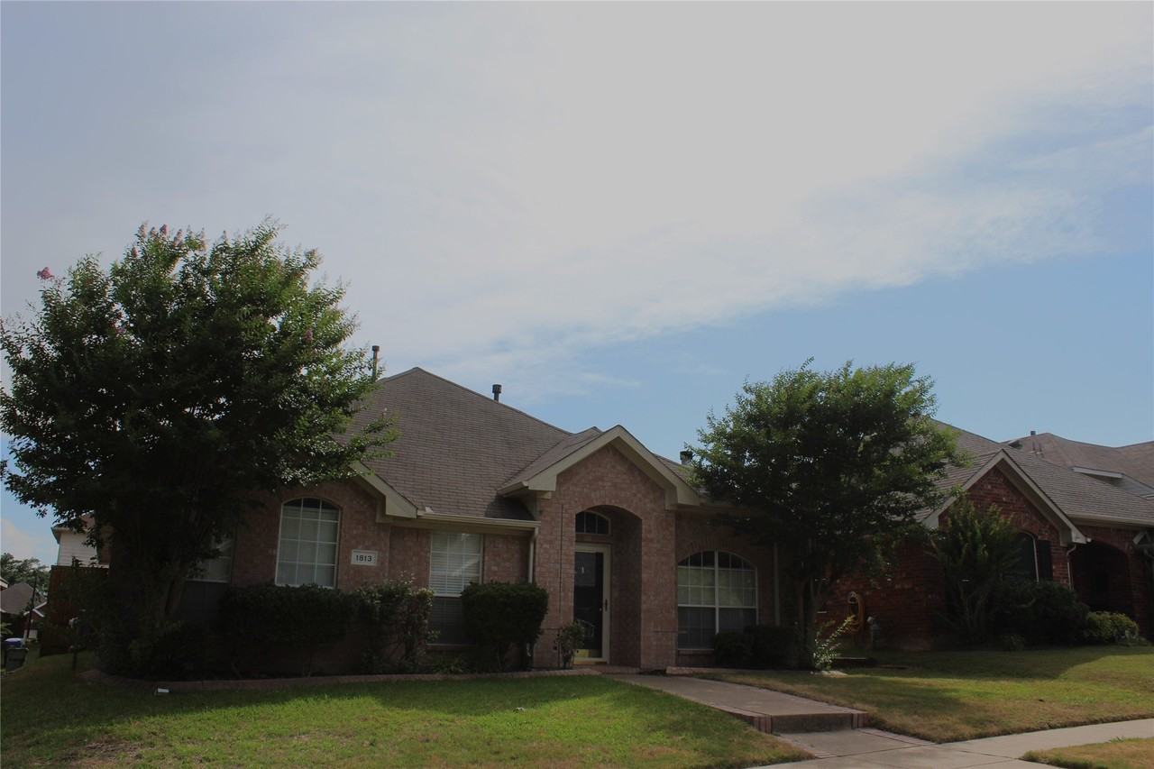 1813 Arbor Creek Dr - Photo 2 of 19