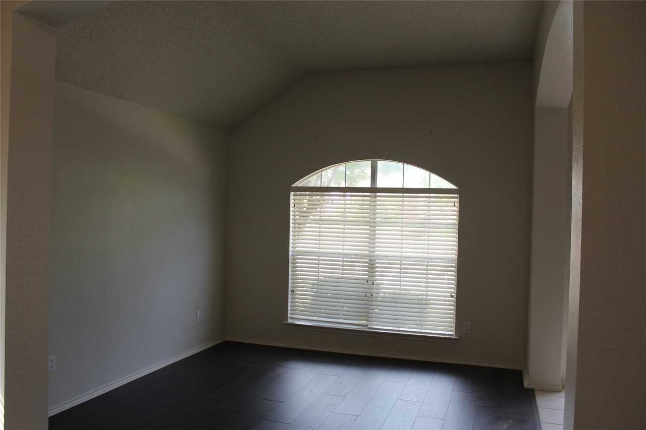 1813 Arbor Creek Dr - Photo 5 of 19