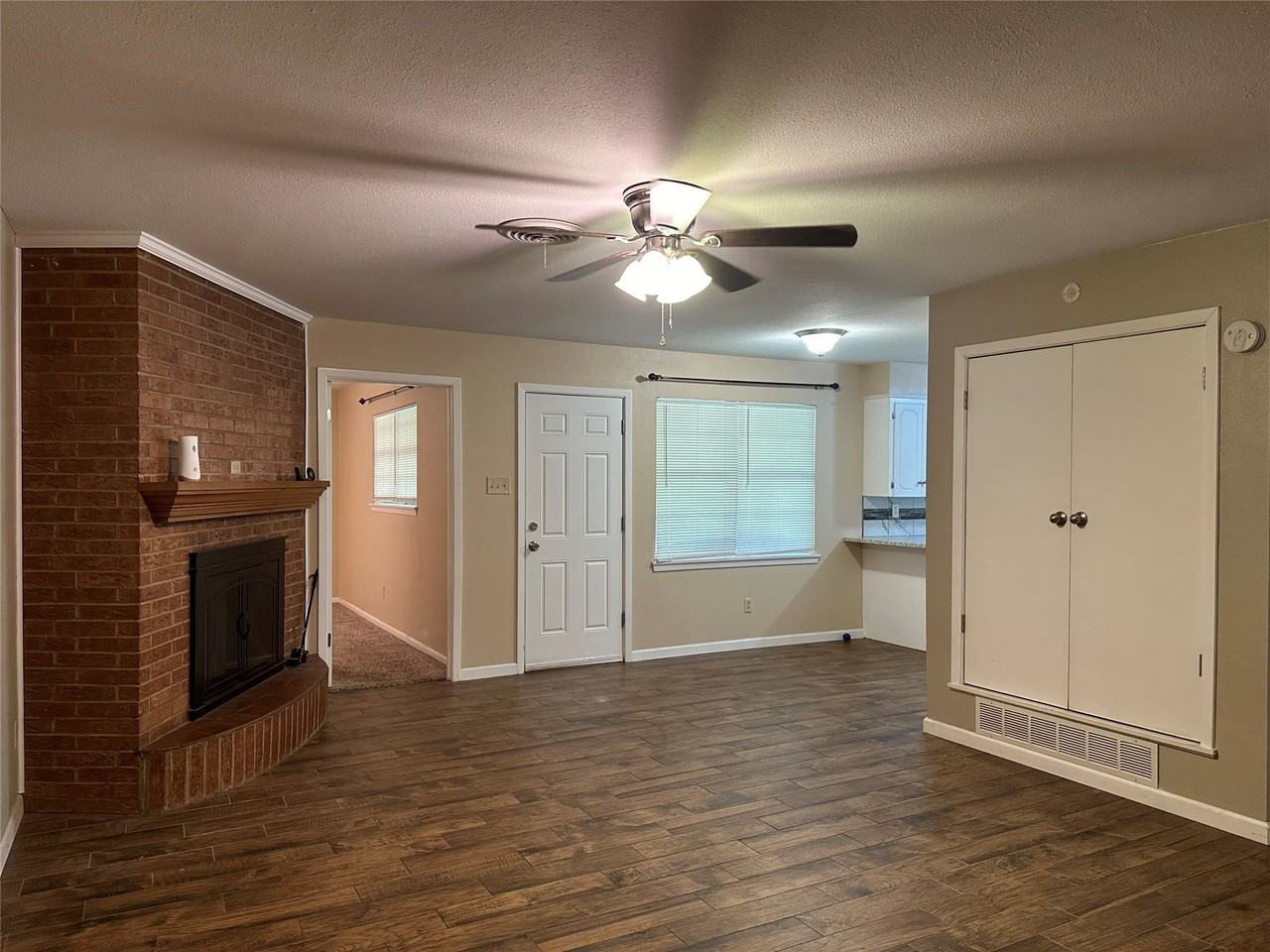 2518 S 38th St - Photo 3 of 21