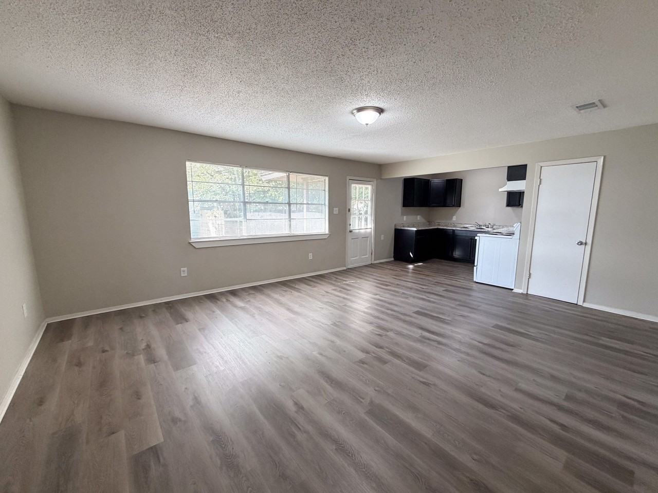 101 W Latimer St #B - Photo 4 of 20