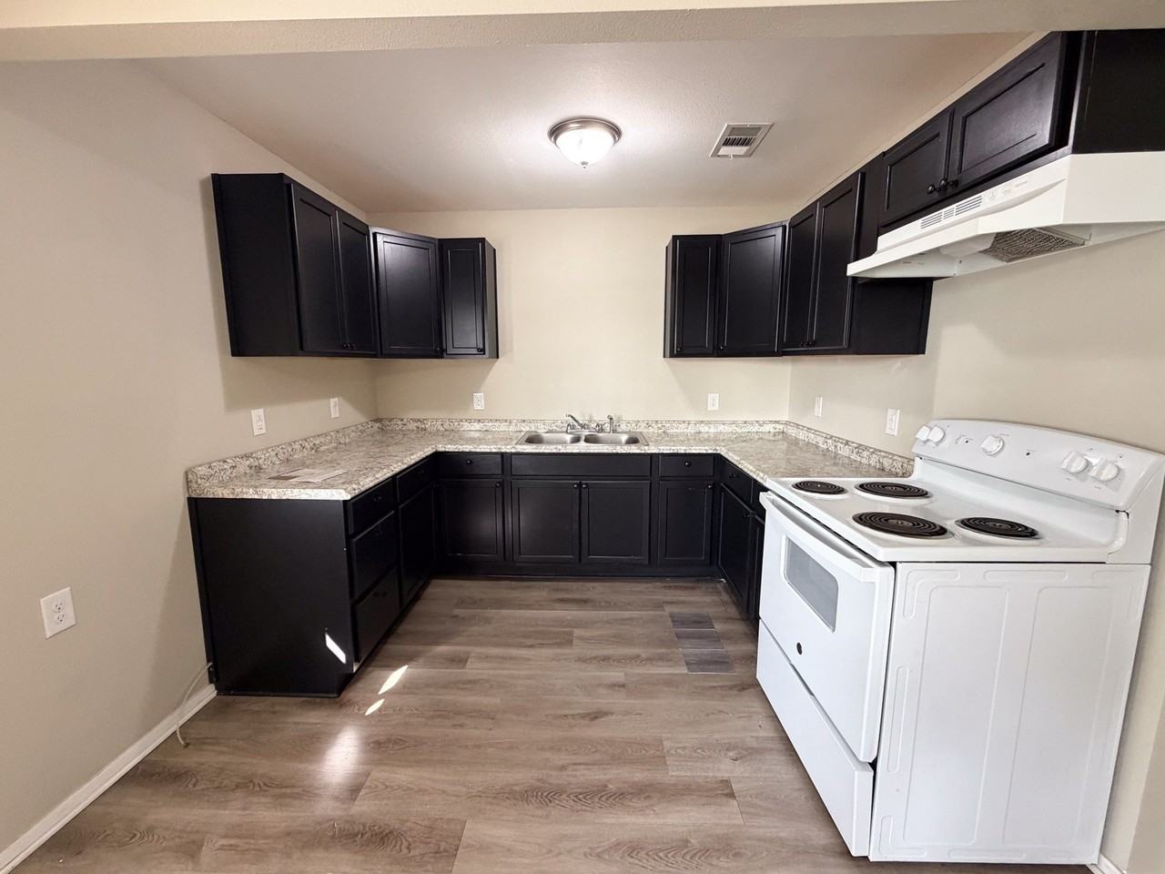 101 W Latimer St #B - Photo 6 of 20