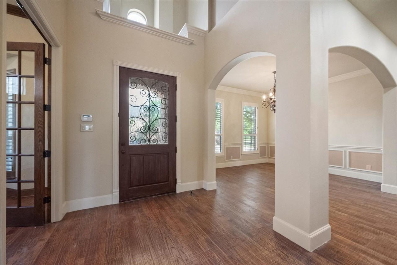 10941 Yorkshire Ln - Photo 3 of 40