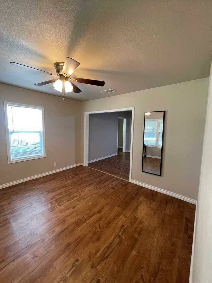 1018 Dubois St - Photo 3 of 16