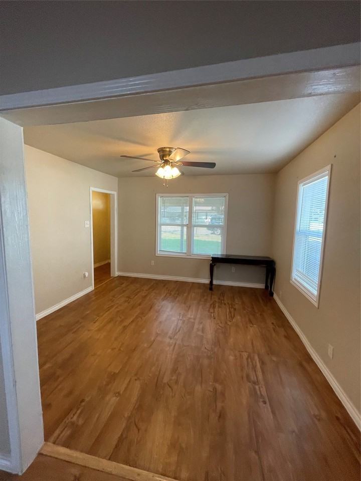 1018 Dubois St - Photo 4 of 16