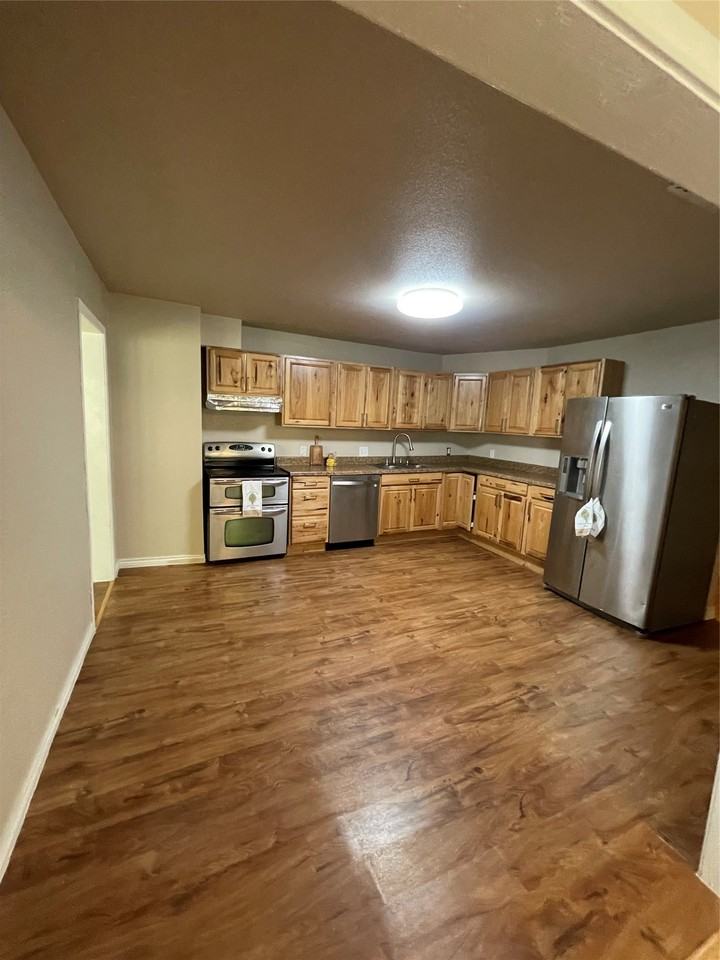 1018 Dubois St - Photo 5 of 16