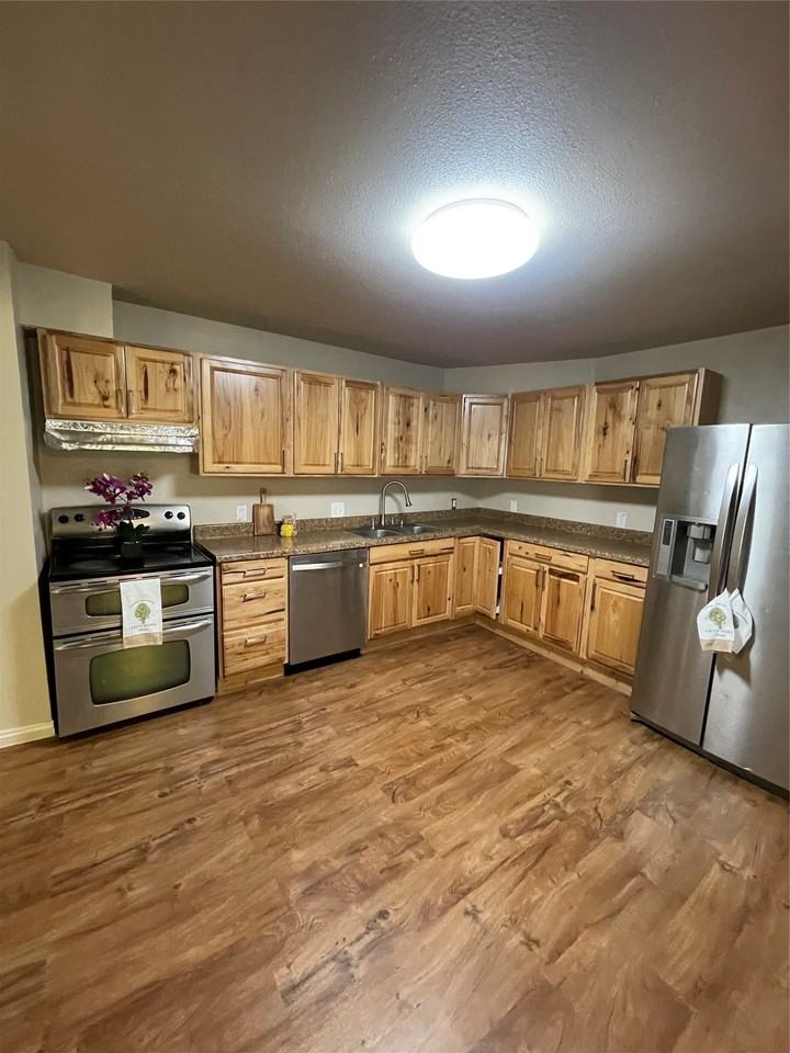 1018 Dubois St - Photo 6 of 16