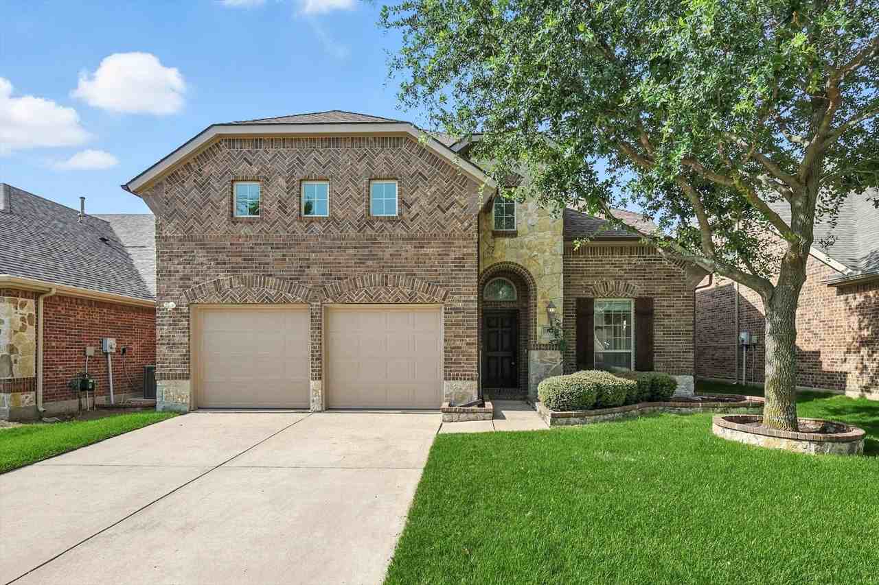 10421 Sexton Dr - Photo 2 of 40