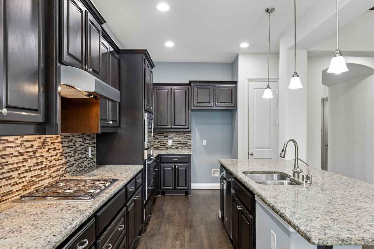 400 Warwick Blvd - Photo 4 of 39