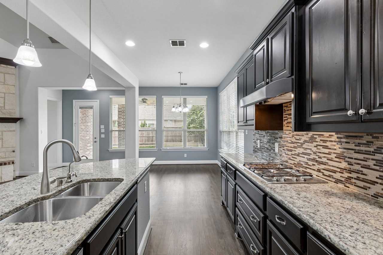 400 Warwick Blvd - Photo 5 of 39
