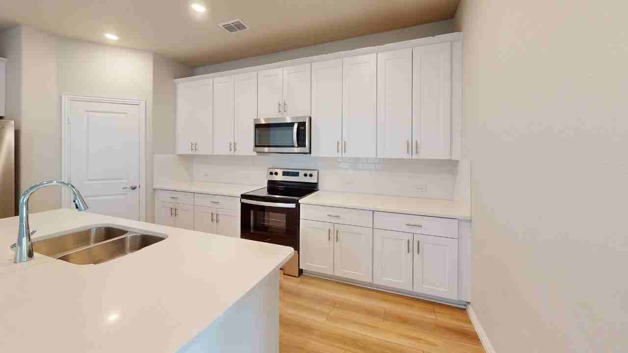 1508 Lannon Ln - Photo 4 of 24