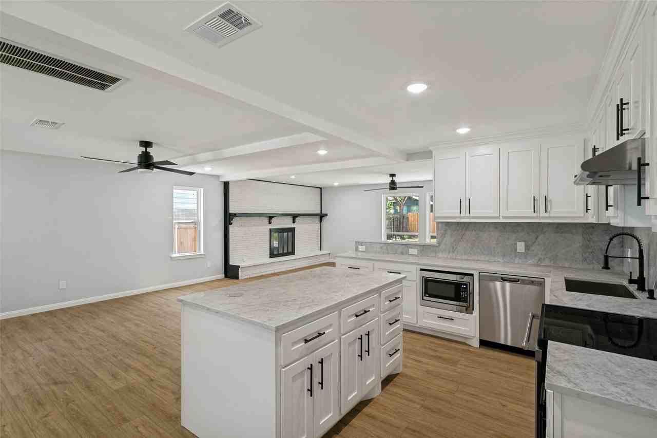 3525 Bangor Ct E - Photo 4 of 28