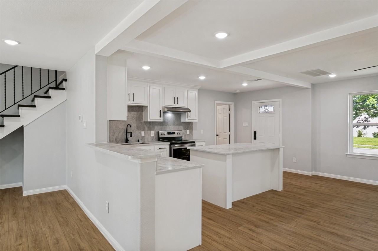3525 Bangor Ct E - Photo 5 of 28