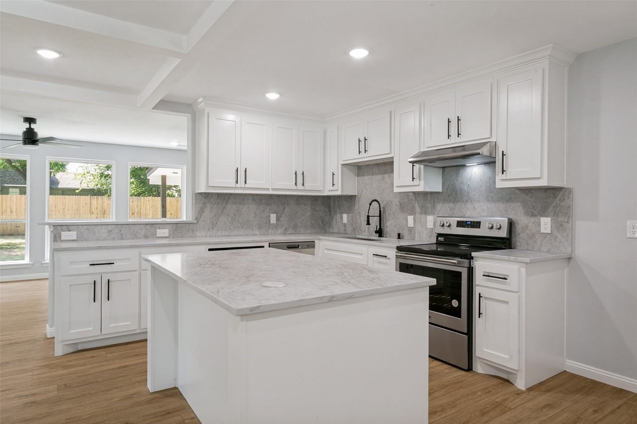 3525 Bangor Ct E - Photo 6 of 28