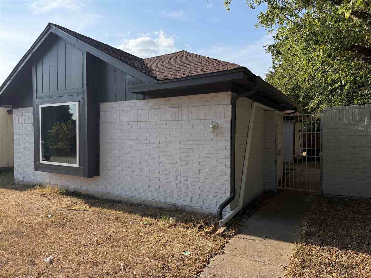 10231 Ridge Oak St - Photo 2 of 16