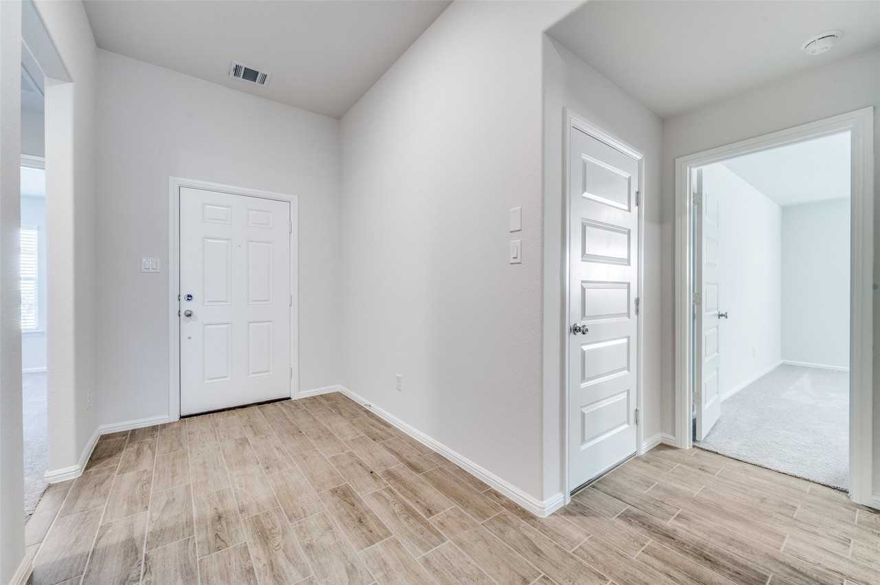 6445 Auburn Dale Rd - Photo 2 of 25