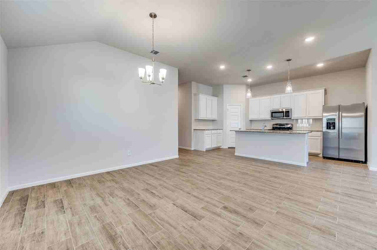 6445 Auburn Dale Rd - Photo 4 of 25