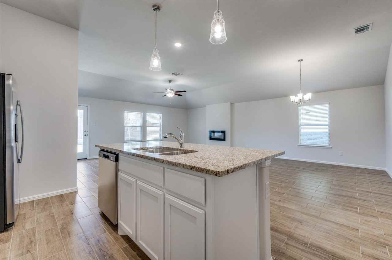6445 Auburn Dale Rd - Photo 5 of 25