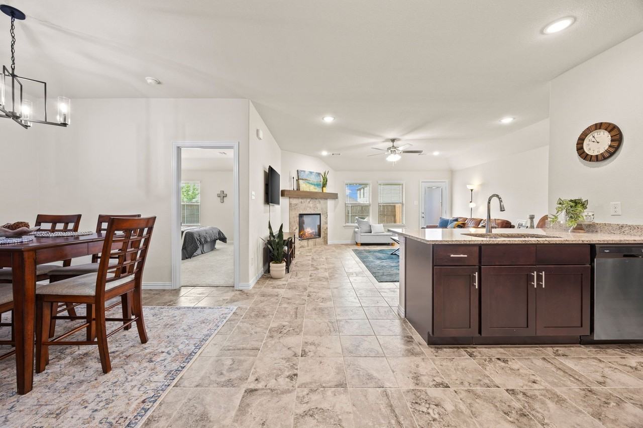 3249 Glorioso Dr - Photo 4 of 26
