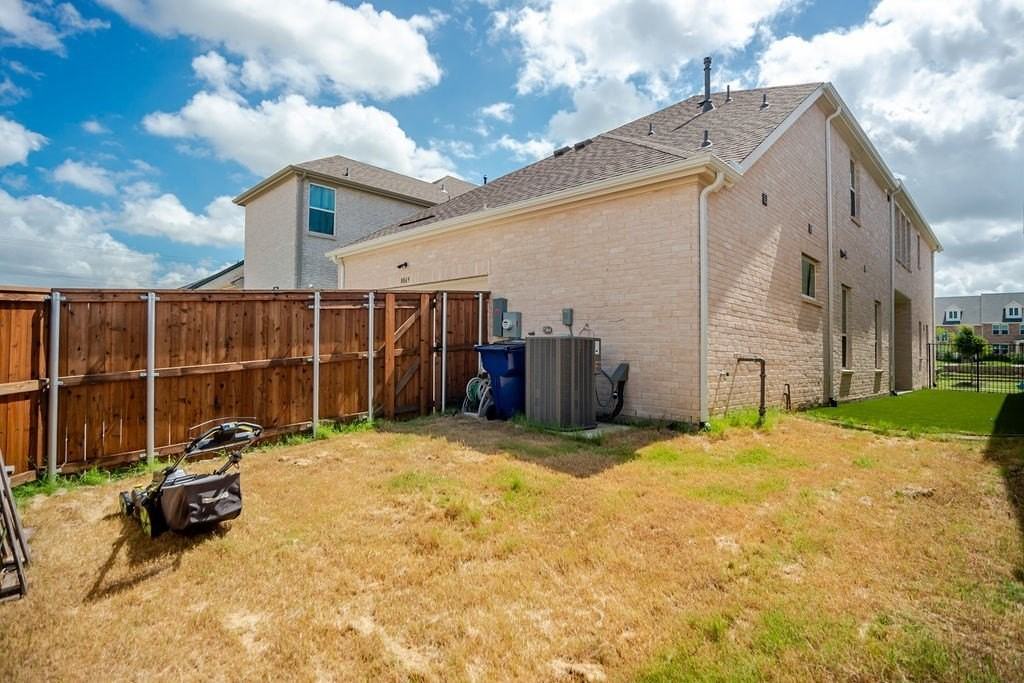 8869 Bailey St - Photo 7 of 39