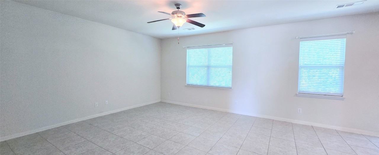 1825 Mesquite Ln - Photo 2 of 10