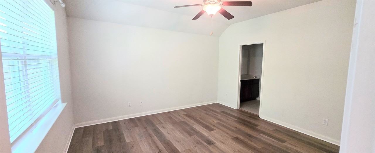 1825 Mesquite Ln - Photo 3 of 10