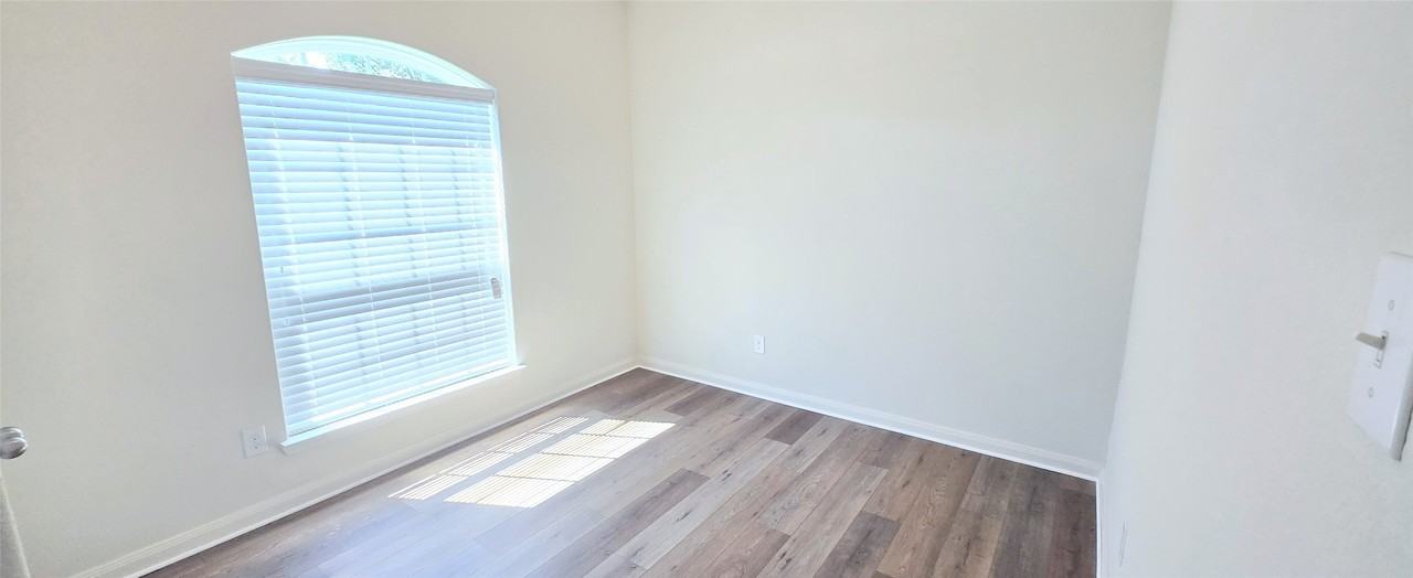 1825 Mesquite Ln - Photo 4 of 10