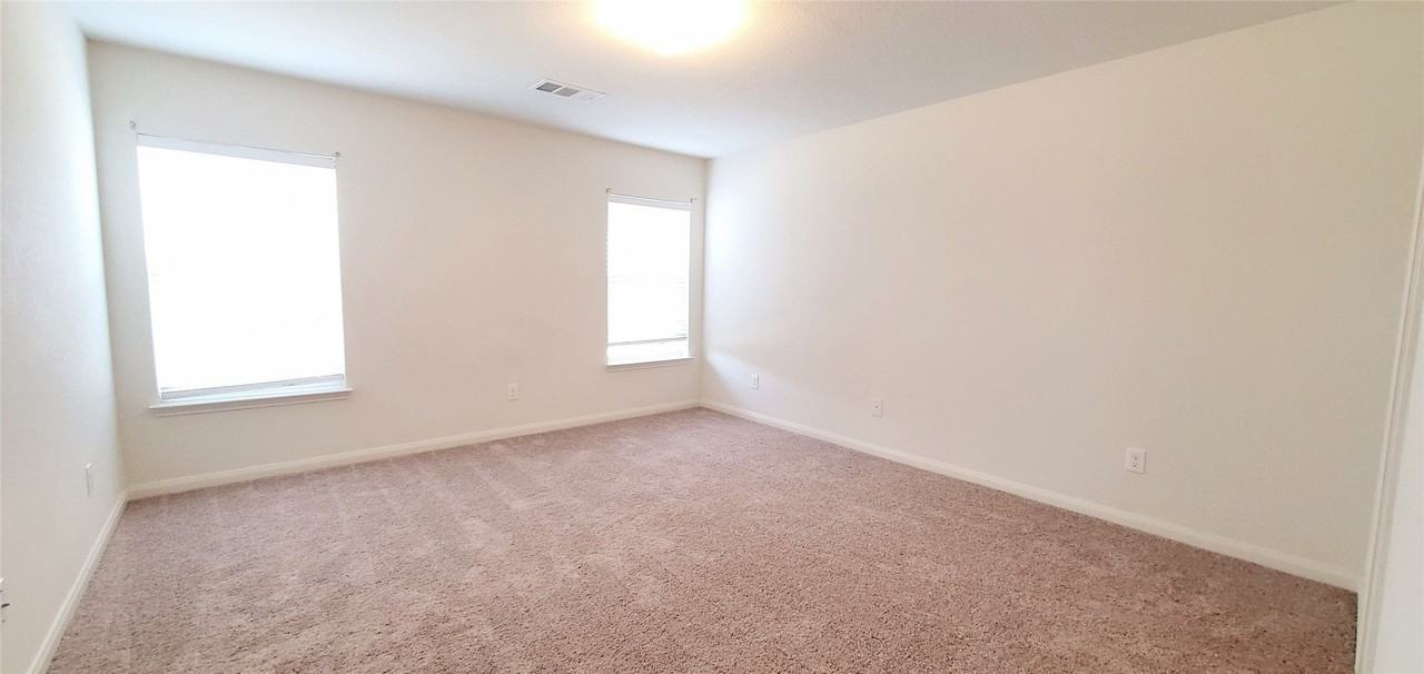 1314 Shumard Dr - Photo 6 of 12