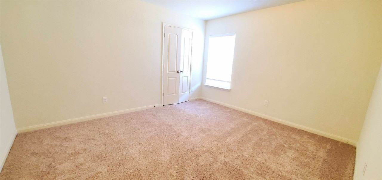 1314 Shumard Dr - Photo 7 of 12