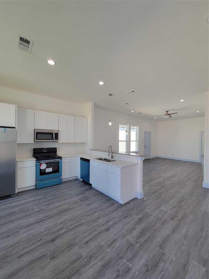 3336 Noor St - Photo 4 of 32