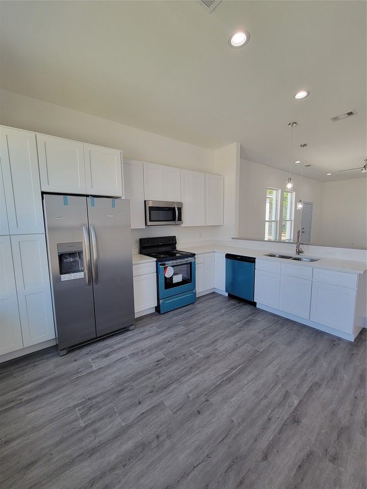 3336 Noor St - Photo 5 of 32