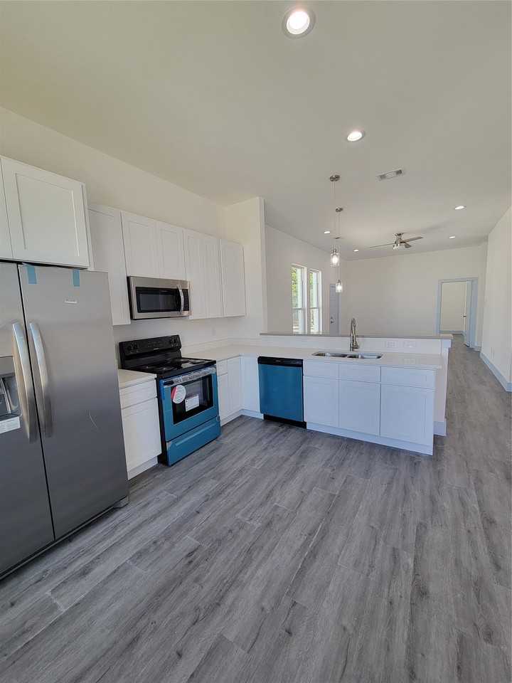 3336 Noor St - Photo 6 of 32