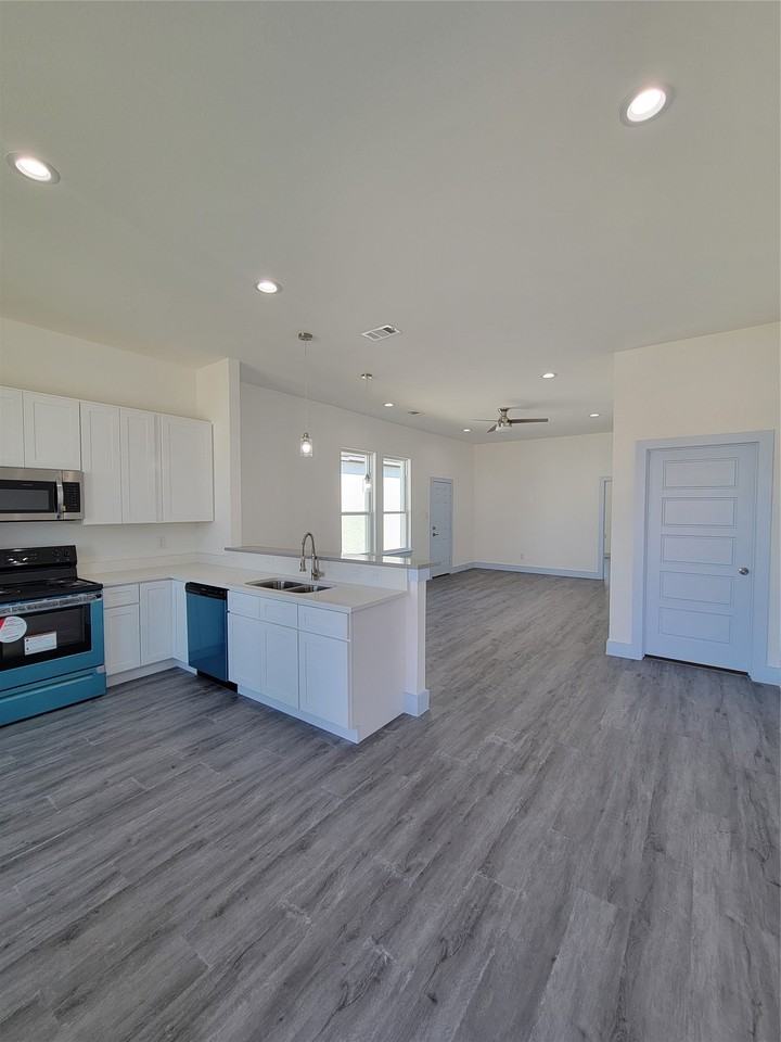 3336 Noor St - Photo 7 of 32