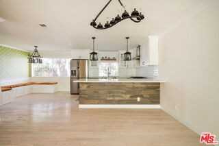 141 N Clark Dr - Photo 4 of 8