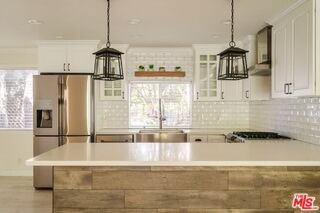 141 N Clark Dr - Photo 5 of 8