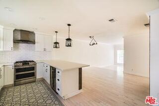 141 N Clark Dr - Photo 6 of 8