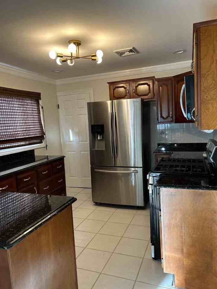 18 Spruce St - Photo 4 of 13