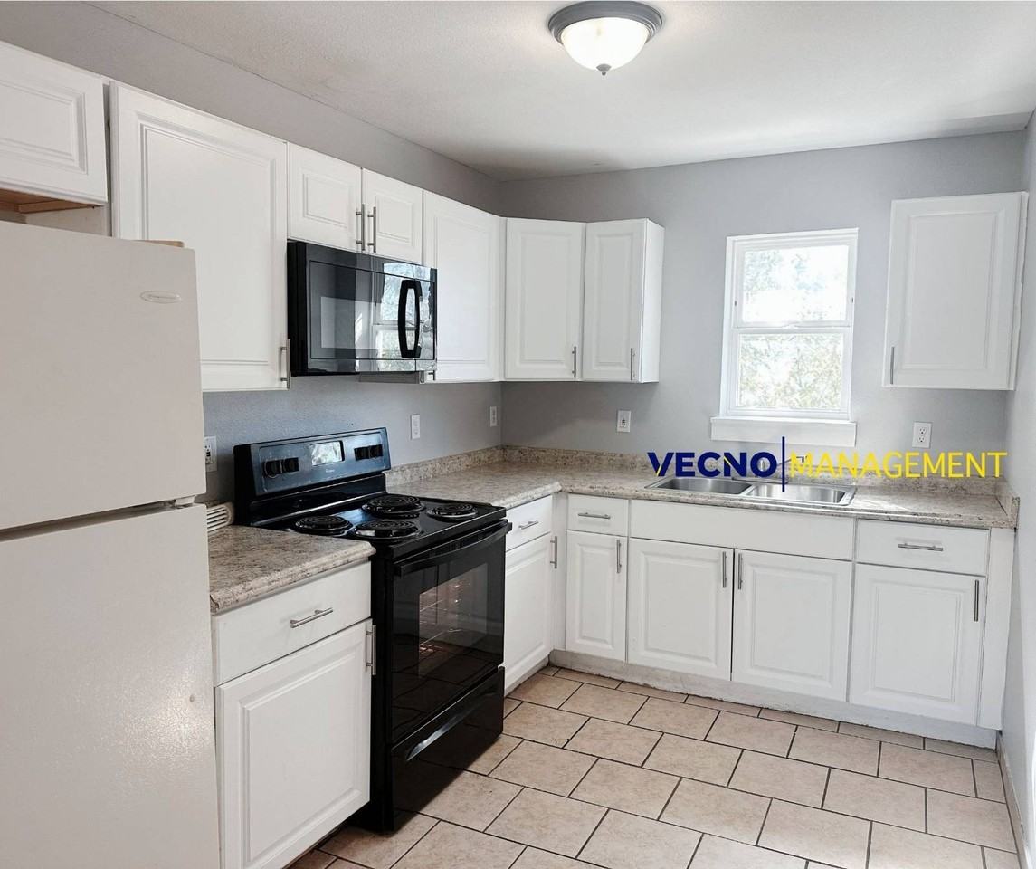 135 Nopal St #201 - Photo 3 of 13