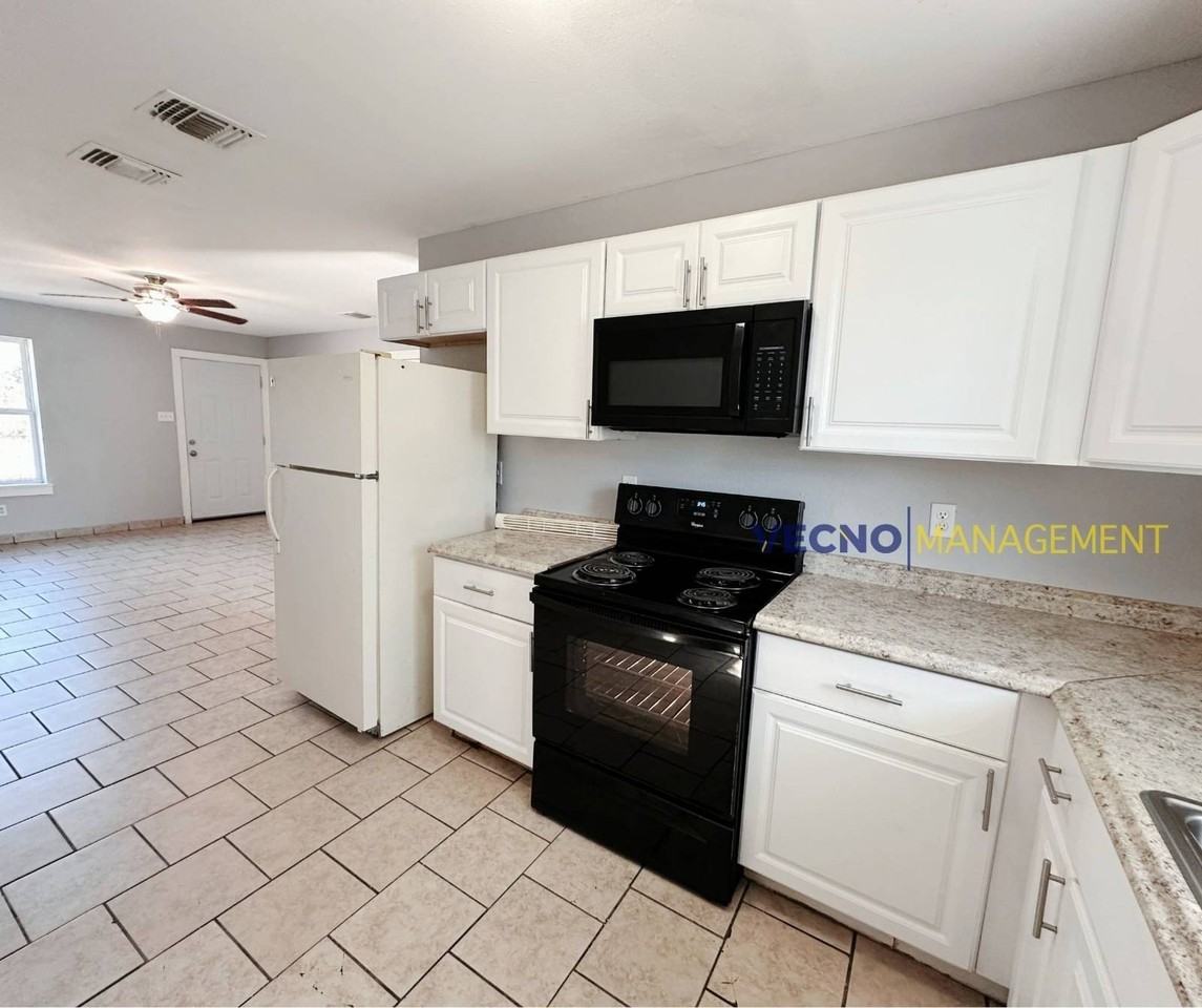 135 Nopal St #201 - Photo 4 of 13