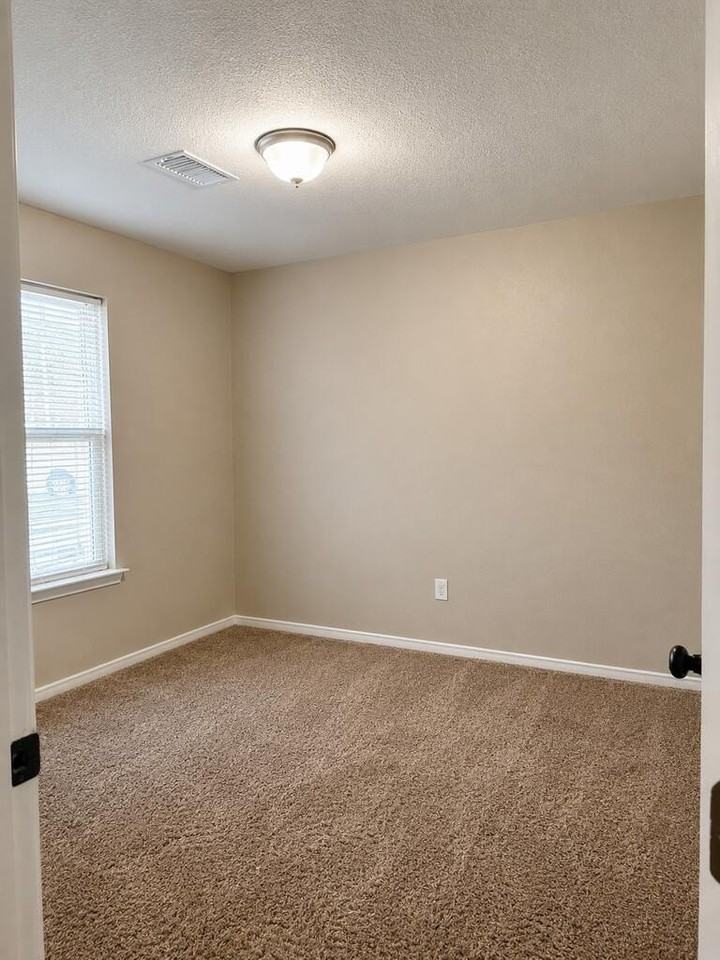 907 Copus Cir - Photo 2 of 13