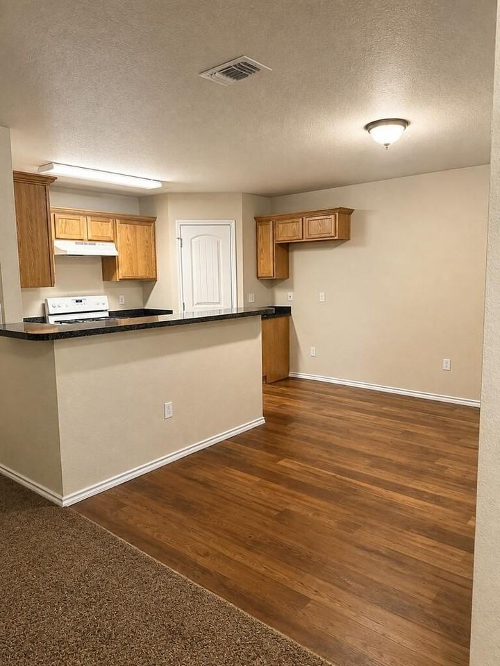 907 Copus Cir - Photo 4 of 13