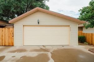 featured image of 6424 Amber Dr